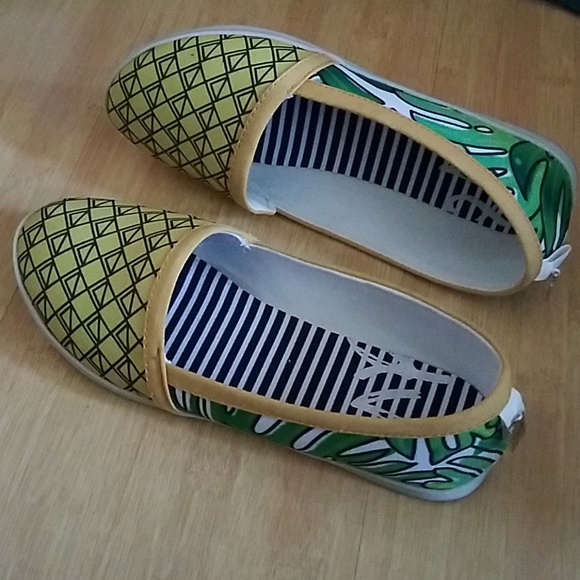 dv8 tommy hilfiger shoes